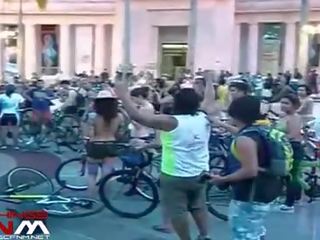 2013 wnbr venezuela 옷을 입은 여성의 벌거 벗은 남성 에 고화질