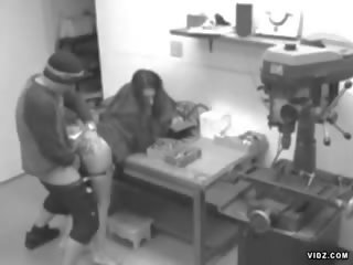 Пара з workers sneaking fabulous секс на робота