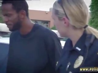 Аз ще любов към смуча край а направо полицай и млад жена мъжки полицай чорап анално