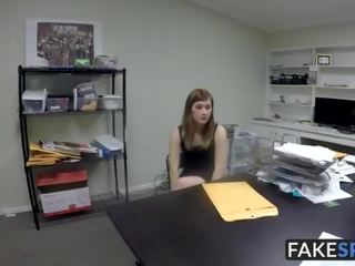 Alaina dawson 取得 彼女の プッシー 掘削 ハード 上の ザ· テーブル