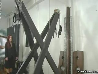 Раб з кляпом у роті і манда збиті