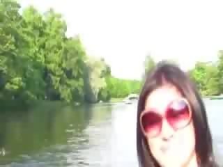 Це хороший човен поїздка є про для отримати зіпсована для ці люди