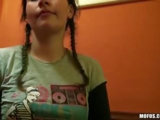 Евро мацка petty котка анализирани за пари в брой