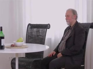 Зашеметяващ млад момиче вози стар manhood