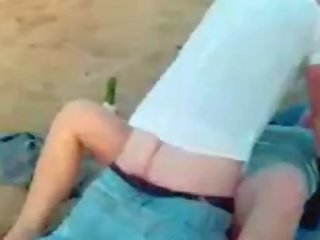 脏 视频 上 该 保加利亚语 海滩