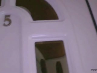 Гаряча матуся в кокетливий жіночу нижню білизну