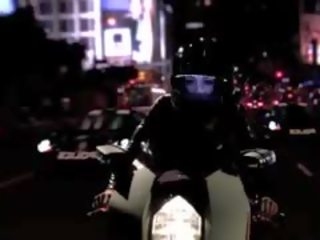 米莎 布鲁克斯 bending 以上 motorcycle 为 轴