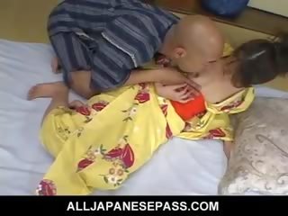 Жорсткий вгору ripened японська пантера в a kimono їде a жорсткий peter
