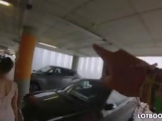 ボインの アジアの ととも​​に 大きい 戦利品 ファック で 公共