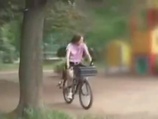 일본의 연인 masturbated 동안 승마 에이 specially modified 트리플 엑스 클립 bike!