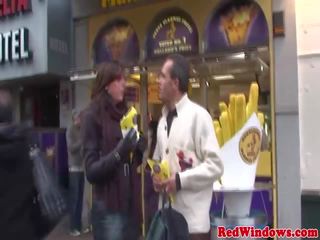 Пухка голландка harlot трахання клієнт крупним планом