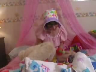 Abdl 女士们 diapered lyla