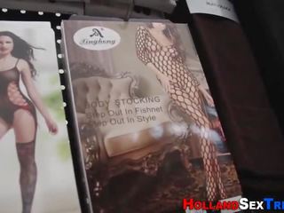 Недосвідчена вулиця дівчина товчений