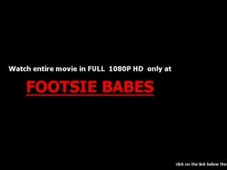 Млад дама като footsie шега