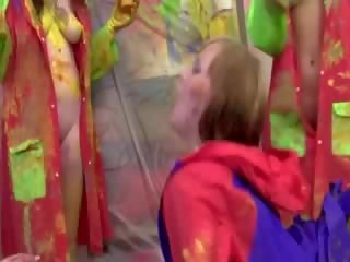 人形 フェムドム 服を着た女性裸の男性 人形 クソ 件名 で ペイント 部屋