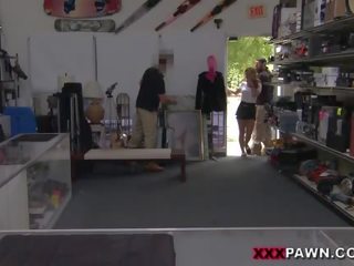 大きな衝撃を与えるもの ウエートレス ファック バイ pawnshops オーナー