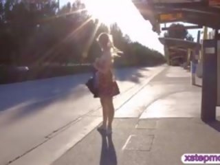 Clean-cut підліток had a добре brithday для дорослих кліп з bf і fabulous мачуха