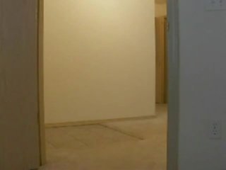 Молодий дружина любить для спалах delivery люди