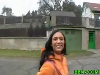 Публичен навън врати кукла мацка възрастен клипс хардкор духане