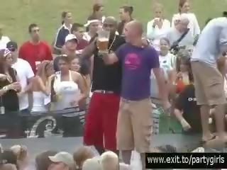بيكيني و بيرة حزب مع outrageous الفاسقات
