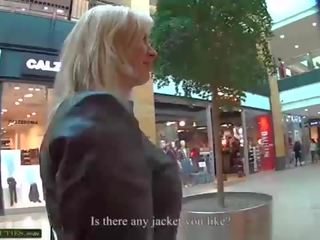 Mall милашки - молодий beguiling володарка - молодий публічний брудна відео