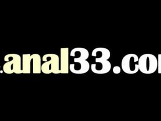 Величезний червоний фалоімітатор в її opened анал