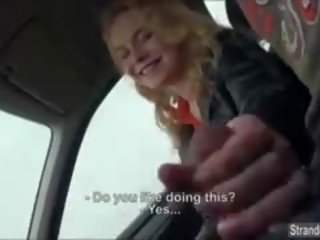 Hitchhiker nishe দেয় হাতের কাজ জন্য অশ্বারোহণ
