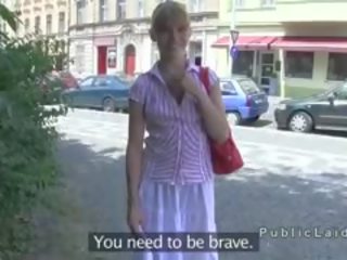 Чешка недосвідчена мінет і трахання пов в публічний