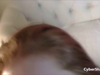 Недосвідчена молодий жінка вижимання її ноги і кінчає на мій укол