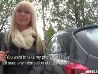 Еротичен чешки ученичка задна седалка прецака за пари в брой
