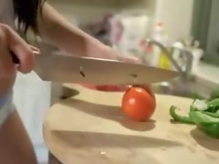 Unreal краставица в тя стегнат влагалище