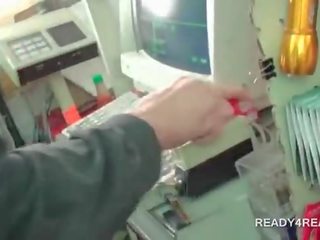 সাদা tramp লাগে নগদ টাকা থেকে আছে হালকা মদ drank