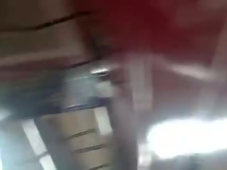 Upskirt--bbw সঙ্গে একটি bare পাছা