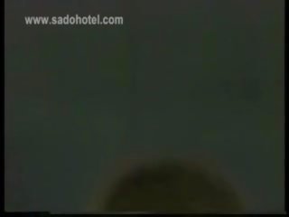 Очарователни роб в кожа с голям цици и клитор пиърсинг g