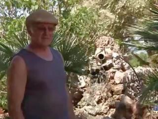 Олдман имам към удоволствия сладострастен млад landlady