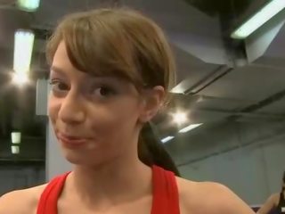 Eliska クロス 対 リサ 輝く
