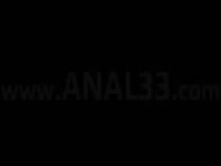 Огромен червен дилдо в тя opened задници