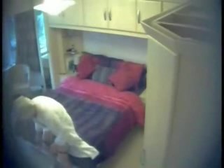 Прихований камера на в closet зрештою спіймана мій мама мастурбує