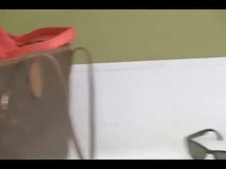 Прецака в на библиотека