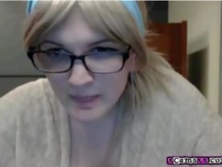 书呆子 enchantress flashes 她的 奶 在 文库