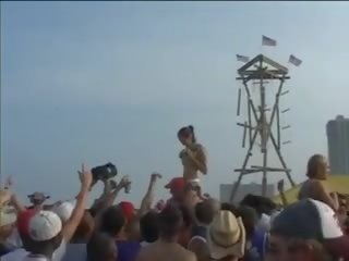 Ученички мигане за на тълпа при пружина почивка