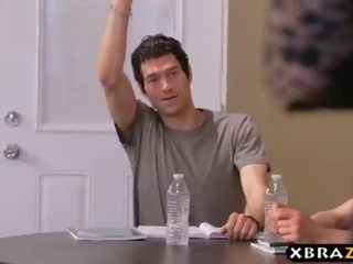 Терапевт gangbanged і подвійний фарширований по її студенти