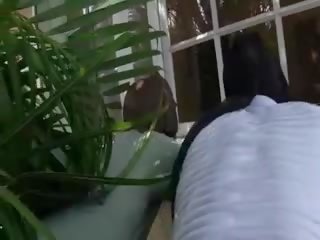 তিন তরুণ মেয়েরা ঠুং সঙ্গে সিঁধেল চোর