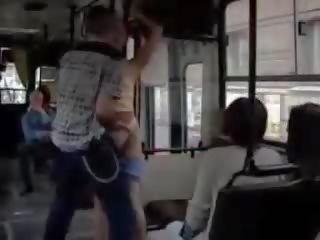Публічний секс відео в crowded автобус