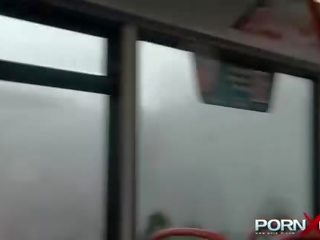 Pornxn 공공의 방뇨 에 요가 바지