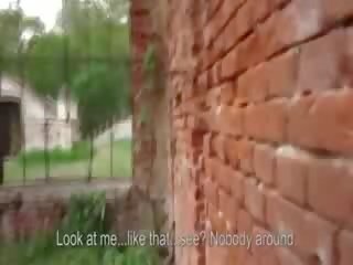 Невинний модель отримує жорсткий статтєві зв’язки в старий cellar