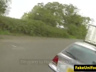 Крихітна британець pussyslammed по гаряча для trot поліцейський
