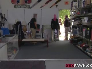 Magnificent офіціантка в в pawnshop