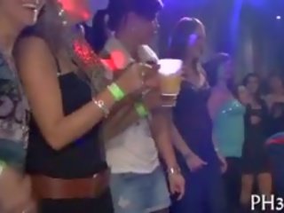 암캐 외침 에 ecstasy 부터 야생 윤간 와 waiters