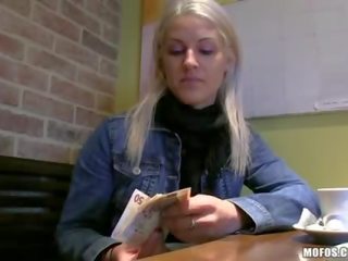 Нахален мацка прецака и jizzed в тоалетна